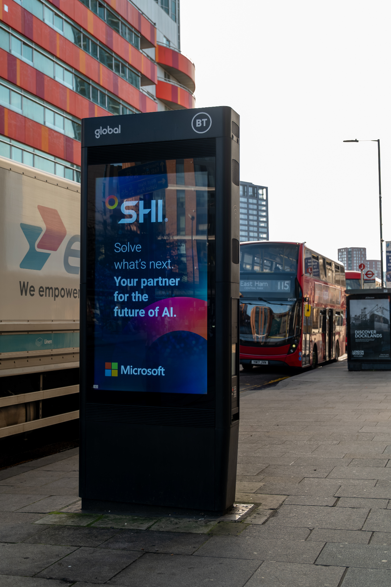 Roadshow DOOH panel in London targeting enterprise IT buyers